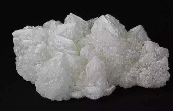 芒硝礦打石粉機器 高嶺土尾礦的應用,高嶺土尾礦綜合利用渠道芒硝礦打石粉機器