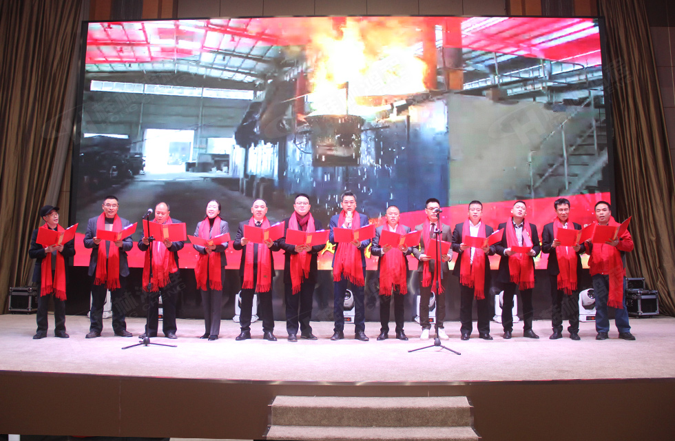 金牛辭舊歲，猛虎迎春來。搭著歡樂的時光列車，我們一起歡送碩果累累的2021年，迎來了嶄新的2022年。1月26日，我們歡聚一堂，在歡聲笑語、載歌載舞中迎接新春，“立足新鴻程開創(chuàng)新局面”桂林鴻程2021年年終總結(jié)表彰會由此開始！