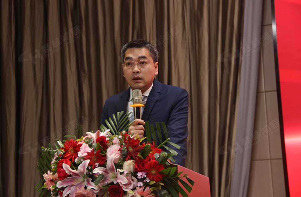 金牛辭舊歲，猛虎迎春來。搭著歡樂的時光列車，我們一起歡送碩果累累的2021年，迎來了嶄新的2022年。1月26日，我們歡聚一堂，在歡聲笑語、載歌載舞中迎接新春，“立足新鴻程開創(chuàng)新局面”桂林鴻程2021年年終總結(jié)表彰會由此開始！